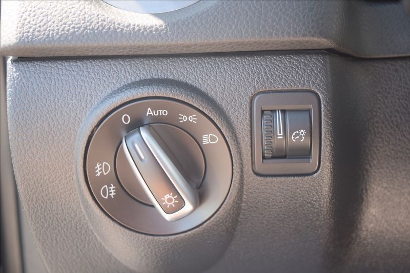 Volkswagen Tiguan 1,4 TSI 92KW R-LINE TOP STAV! - fotka 33 z 48