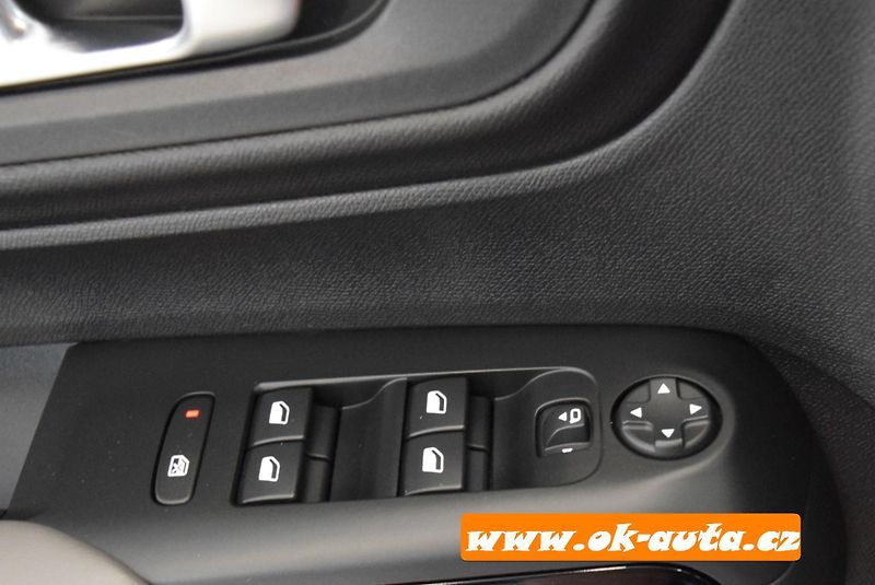 Citroën C5 Aircross HYBRID 225 ě-EAT8 165 kW-DPH - fotka 37 z 68
