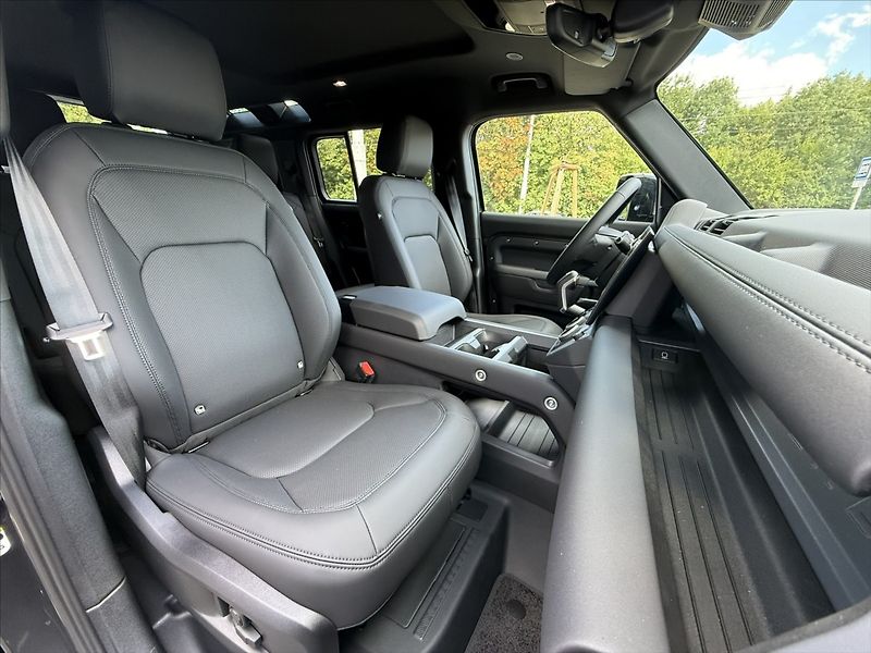 Land Rover Defender (2026) 3,0 X-DYNAMIC SE D250 - fotka 14 z 24