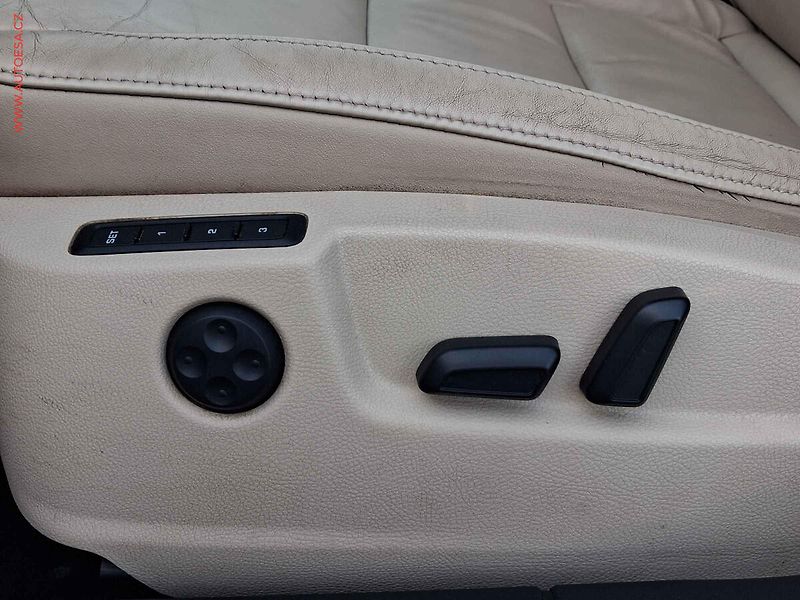 Škoda Superb (2012) 1.6TDi, Xenon - fotka 12 z 23