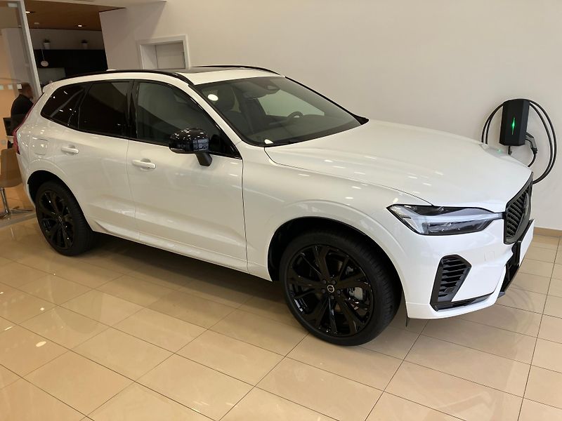 Volvo XC60 T6 AWD Black Edition Plus AT8 - fotka 2 z 47