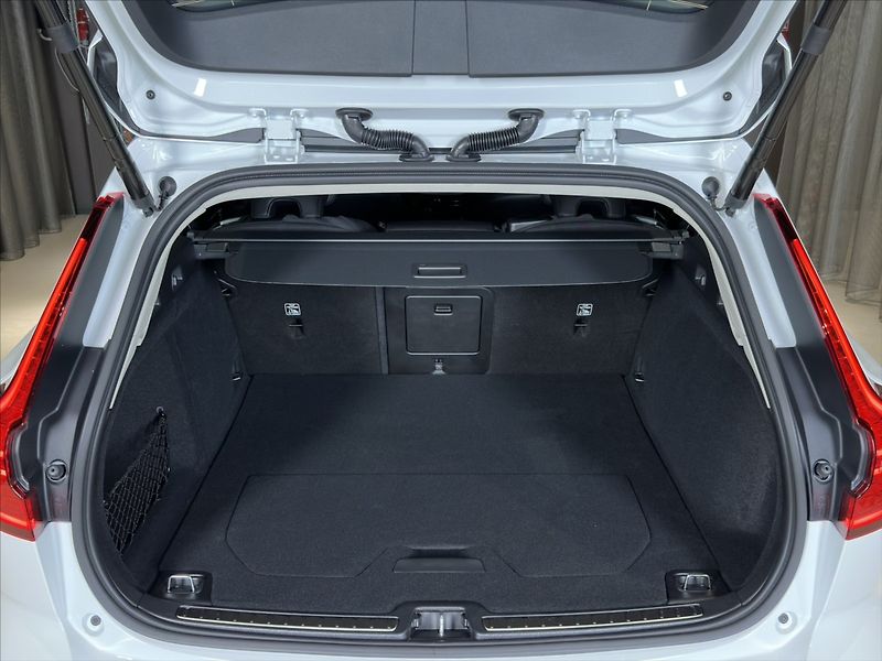 Volvo V60 (2026) 2,0 B4  Core - fotka 18 z 38