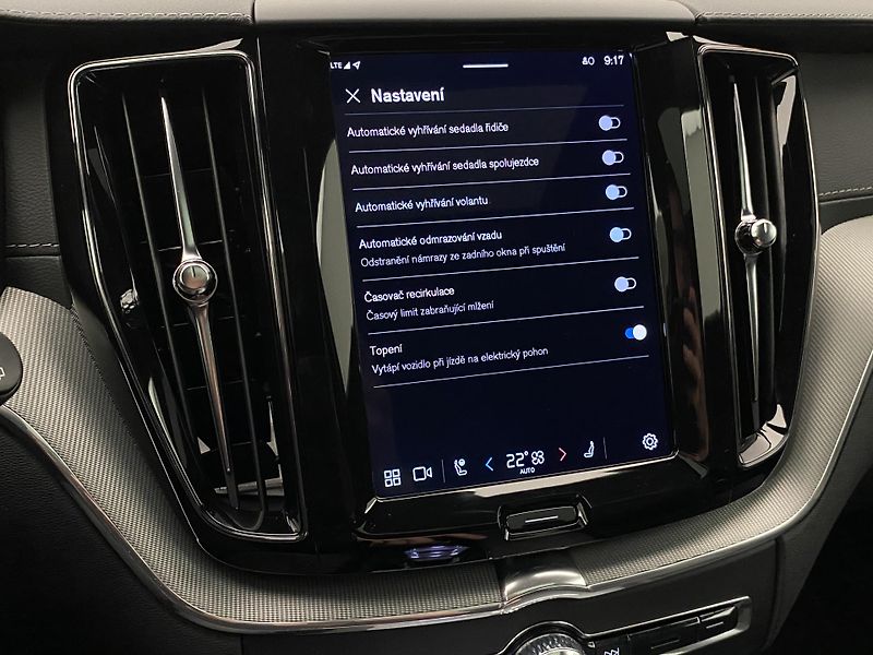 Volvo XC60 T6 AWD PLUG-IN ULTIMATE DARK  - fotka 49 z 52