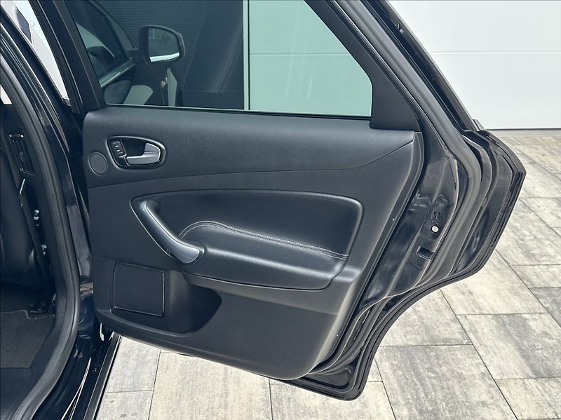Ford Mondeo 2,3 160PS  Titanium A/T - fotka 21 z 46