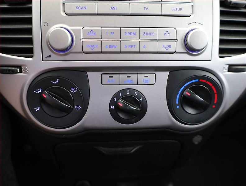 Hyundai i20 (2012) 1.2, po STK, jezdí výborně - fotka 10 z 12