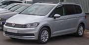 Volkswagen Touran má nízkou nákladovou hranu.