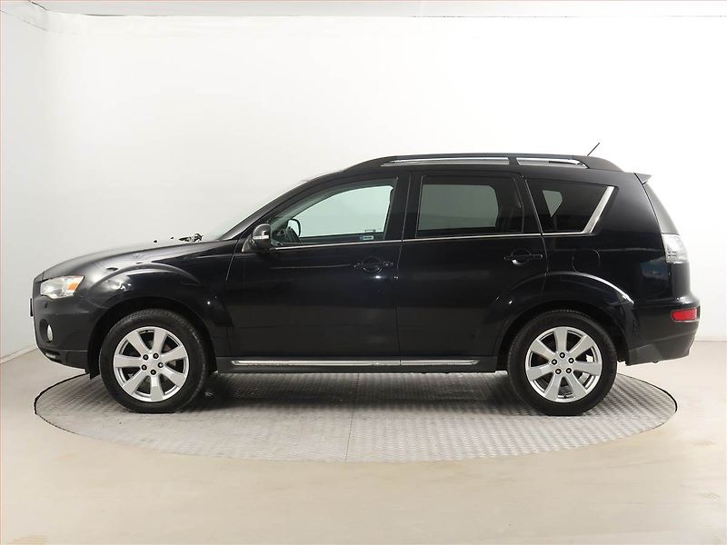Mitsubishi Outlander (2012) 2.2 DI-D, 4X4, 7 míst, ČR - fotka 3 z 15