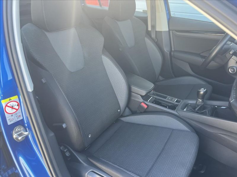 Škoda Octavia 2,0 TDI 85kW Ambition Combi - fotka 23 z 31