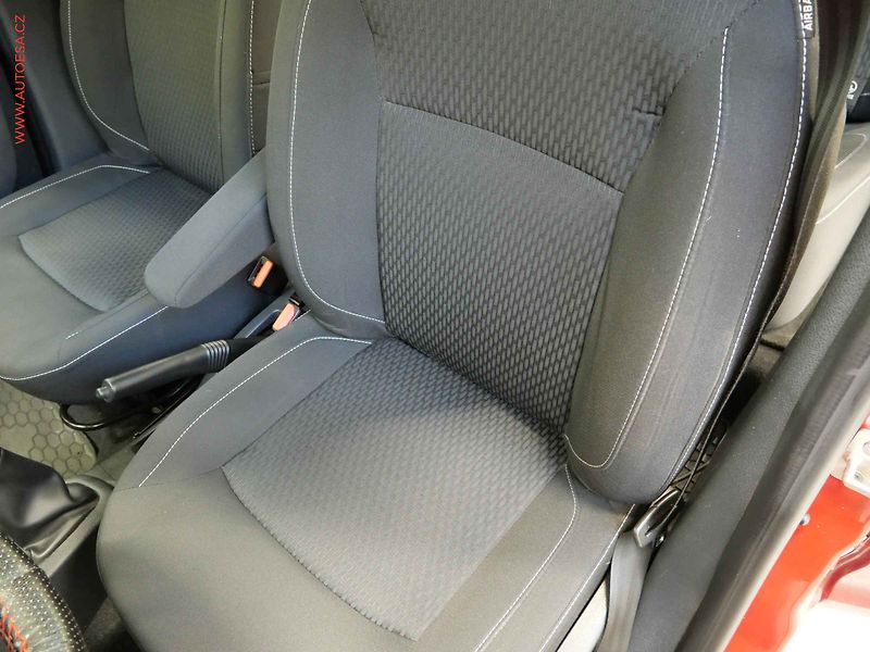 Dacia Sandero (2019) 1.0i, 2.maj,ČR, AC, tažné - fotka 9 z 17
