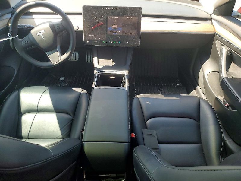 Tesla Model 3 (2022) Auto na cestě - fotka 8 z 13