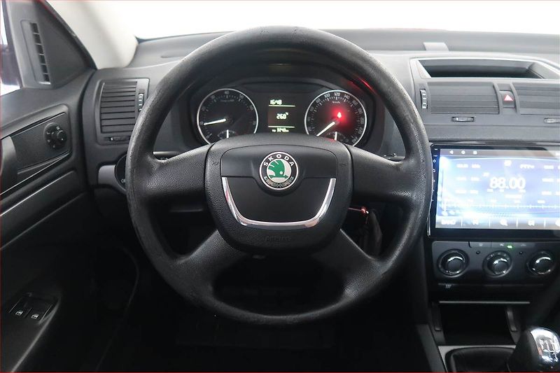 Škoda Octavia (2009) Ambiente 1.6, nová STK - fotka 14 z 15