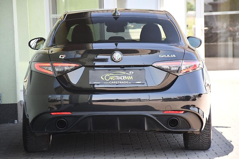 Alfa Romeo Giulia 2,0 VELOCE 16V 206kW AT8-Q4 - fotka 4 z 54