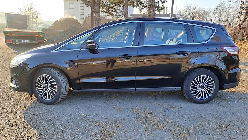 Ford S-MAX 2.0 EcoBlue Titanium REZERVACE - fotka 4 z 30