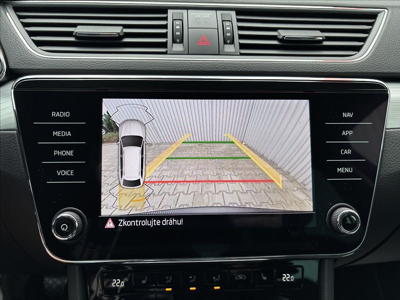 Škoda Superb III Combi 2.0 TDi Style Navi - fotka 13 z 15