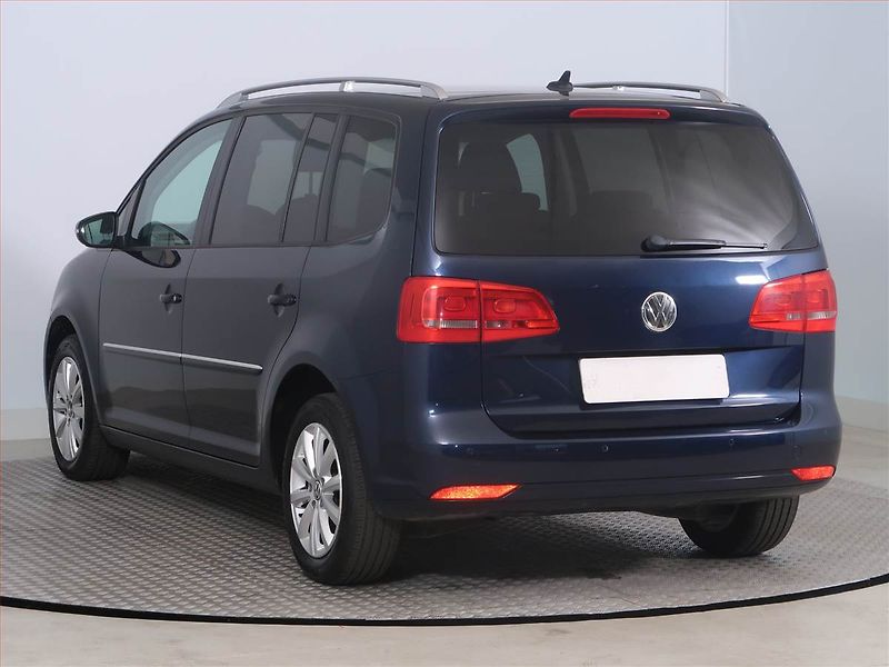 Volkswagen Touran (2011) 2.0 TDI, 7 míst, Navi - fotka 4 z 21