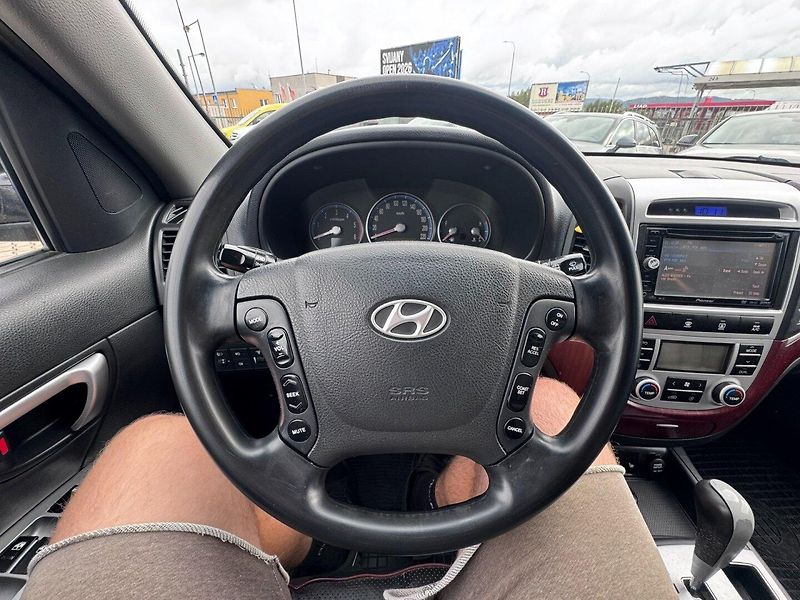 Hyundai Santa Fe (2007) 4X4 2,2CRDI 114KW 7 MÍST AUTOM - fotka 24 z 50