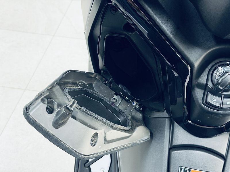 Yamaha X-Max 125 (2023) XMAX125 TechMAX  Dark Petrol - fotka 15 z 22