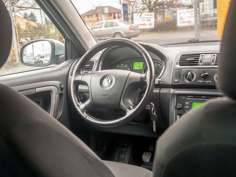 Škoda Fabia (2011) 1.2HTP 51KW – KLIMA - fotka 11 z 30