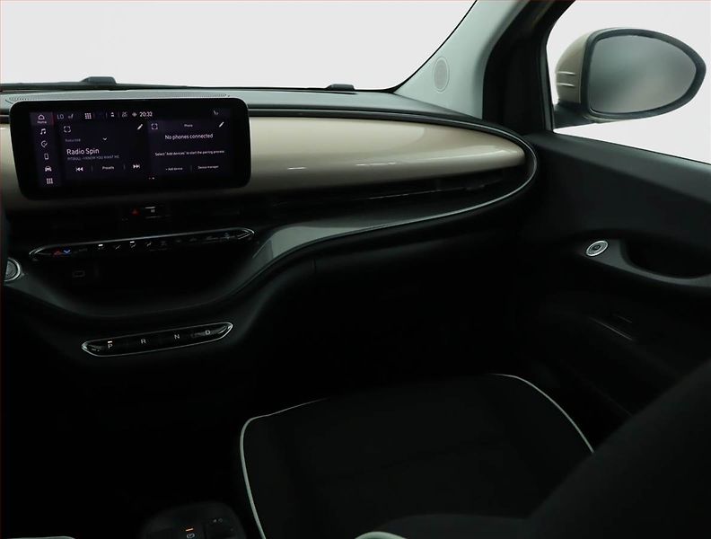 Fiat 500e (2023) 42 kWh, SoH 96% - fotka 8 z 20