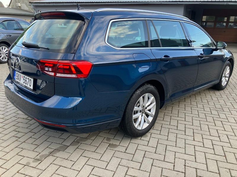 Volkswagen Passat Variant (2023) 2.0TDI 110kW DSG NEHAVAROVANÉ - fotka 5 z 34