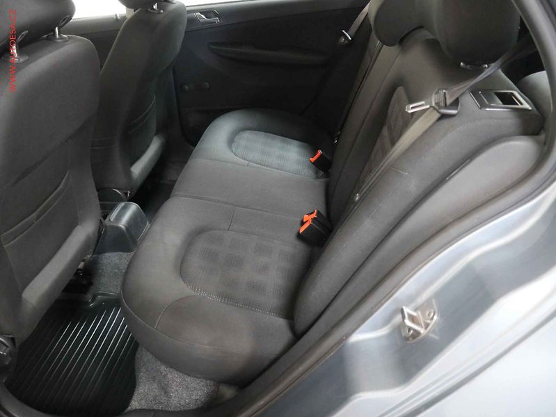 Škoda Fabia (2005) 1.2 HTP, 2.maj,ČR, AC, tažné - fotka 10 z 14