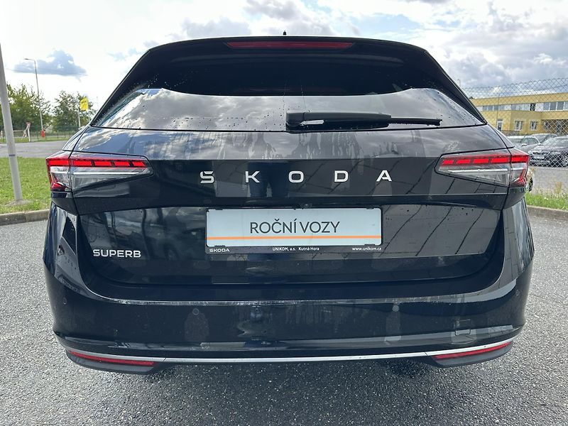 Škoda Superb Laurin a Klement - fotka 5 z 17