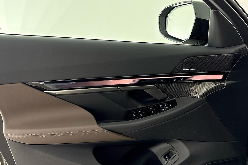 BMW i5 xDrive40 Touring - fotka 16 z 26