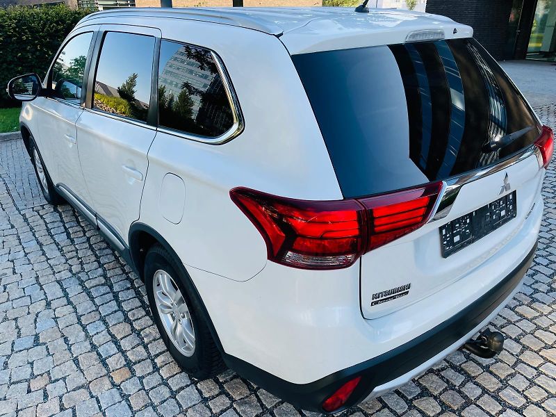 Mitsubishi Outlander 2.0i 1.MAJITEL SERVISKA TAŽNÉ - fotka 18 z 46
