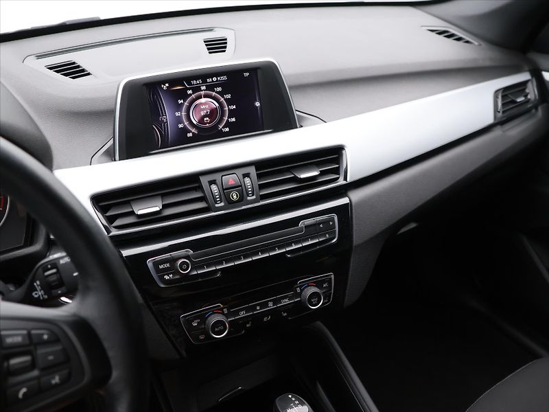 BMW X1 2.0 18d  xD Aut CZ Advantage - fotka 15 z 28