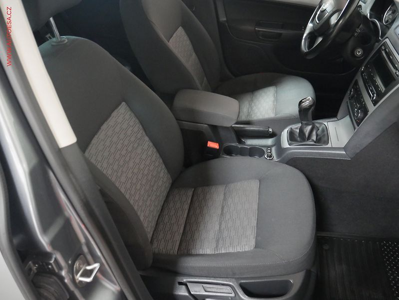Škoda Octavia (2012) 2.0 TDi, 2.maj,ČR, Klima - fotka 12 z 20