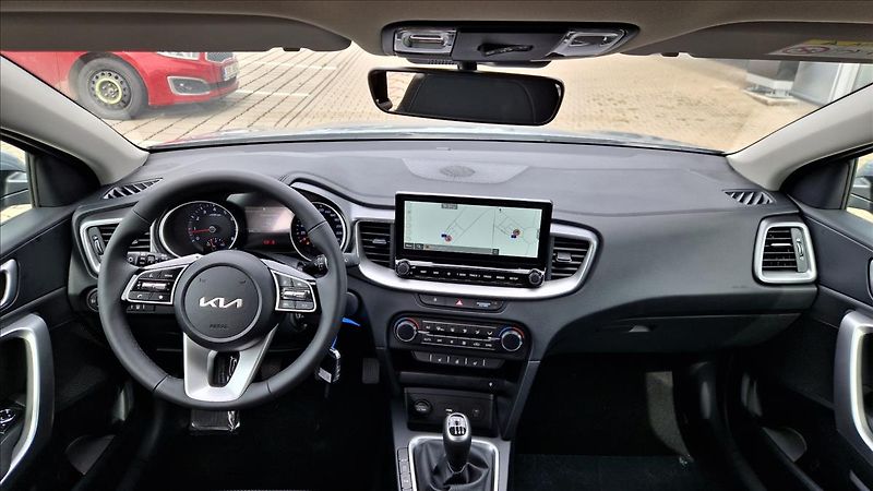 Kia Ceed 1,5 SW T-GDi 7DCT TOP - fotka 10 z 13
