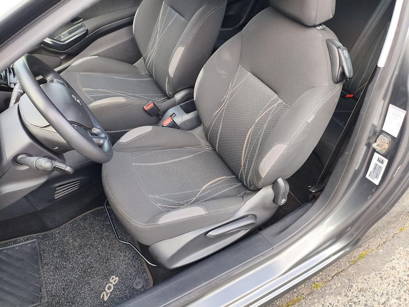 Peugeot 208 (2012) 1,6 eHDI 68Kw - fotka 13 z 33