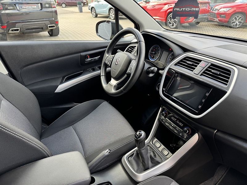 Suzuki SX4 S-Cross (2015) 1.6 VVTi Limited Navi Kamera - fotka 16 z 50