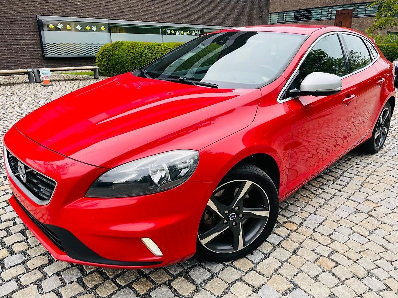Volvo V40 2.0 D3 R-DESIGN MANUÁL TAŽNÉ - fotka 2 z 45