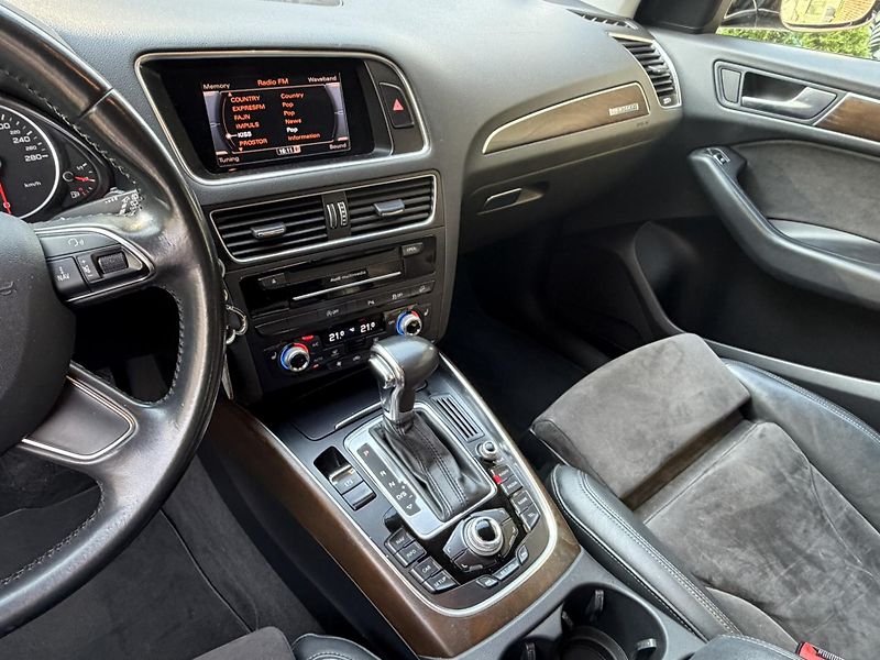 Audi Q5 (2016) 2.0 TFSI  •S-line 4x4 - fotka 7 z 11