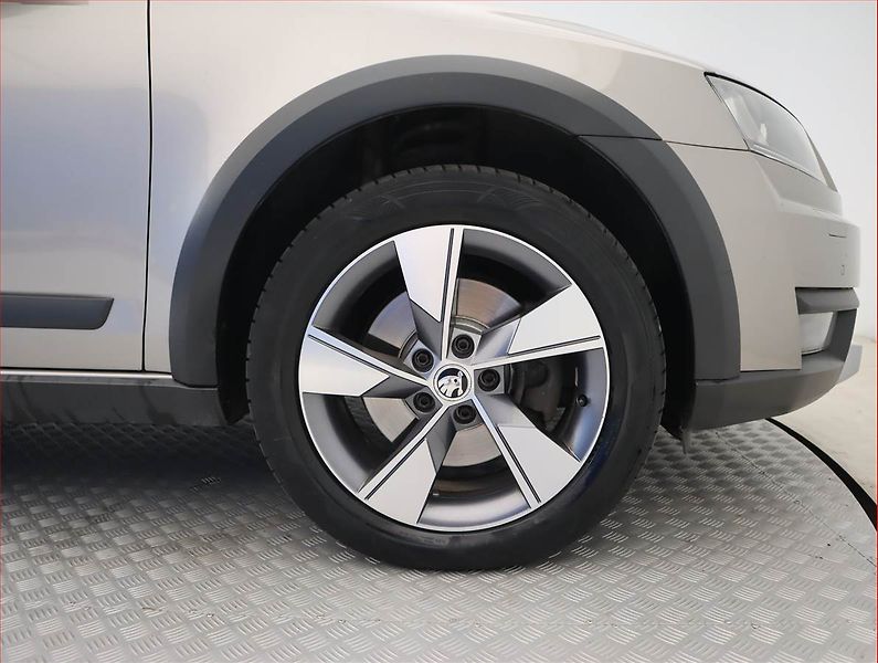 Škoda Octavia (2015) Scout 2.0 TDI, 4X4, Automat - fotka 15 z 20