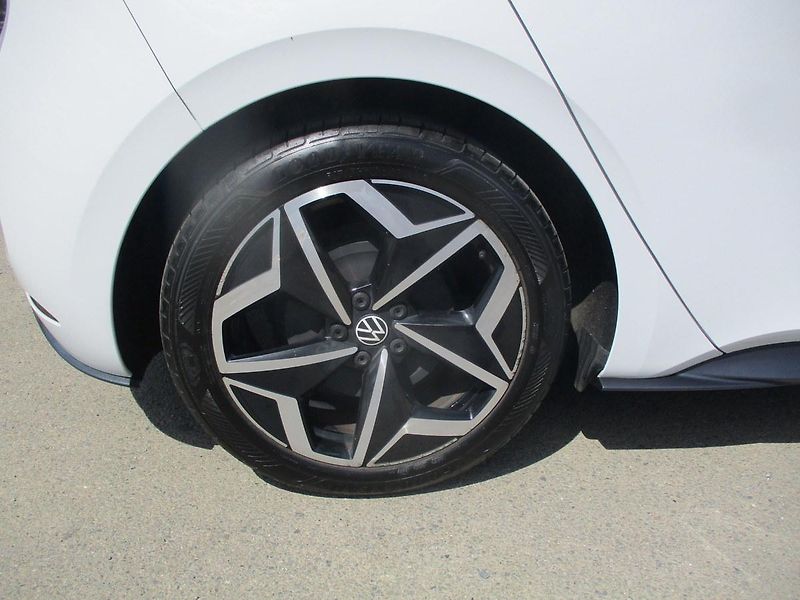 Volkswagen ID.3 PRO PERFOR 150kW (62kWh) 93TKM - fotka 39 z 51