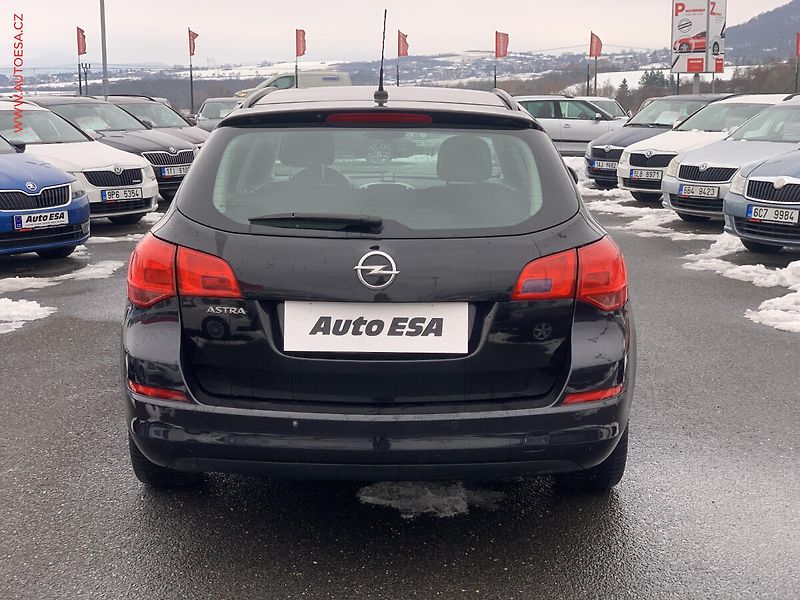 Opel Astra (2011) 1.6i SportTourer - fotka 5 z 21
