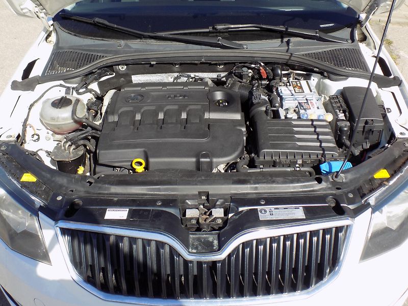 Škoda Octavia 1,6 TDI 81 KW NOVÉ ROZVODY!!! - fotka 33 z 38
