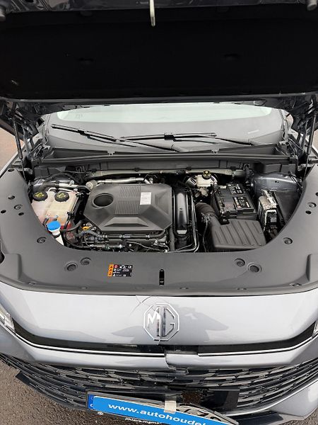 MG HS 1,5i 125kW navigace závěs  - fotka 8 z 18