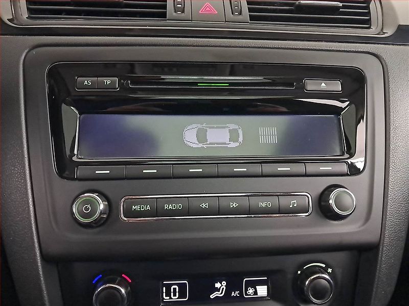 Škoda Rapid (2015) Spaceback 1.2 TSI, Tempomat - fotka 15 z 19