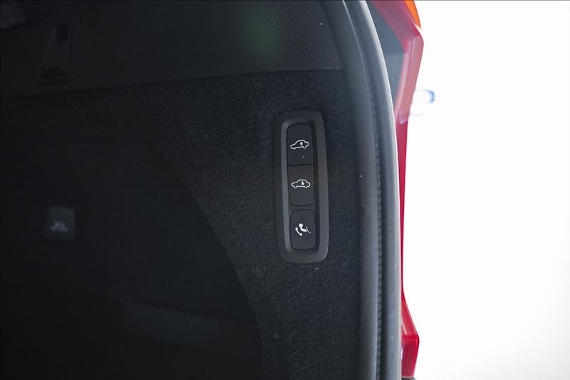Volvo XC90 2,0 D5 AWD 1. MAJITEL ČR TAŽNÉ - fotka 42 z 44