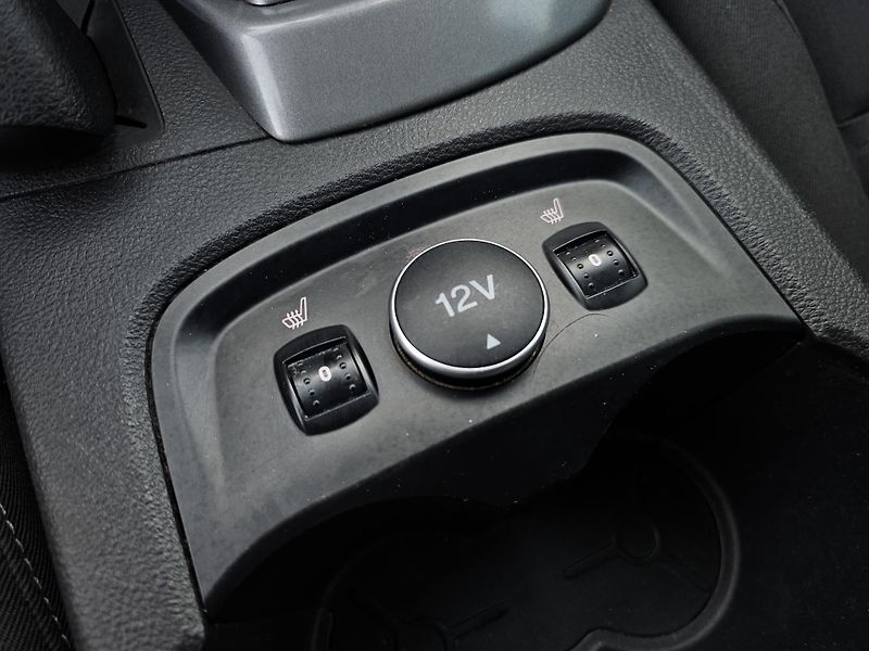 Ford Focus 1.0 92kW,VÝHŘEV,2xKOLA,SERVIS - fotka 27 z 64