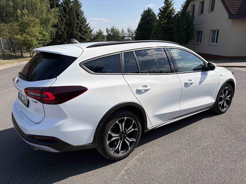 Ford Focus 1.0 HYBRID AUTOMAT  Active X  - fotka 2 z 13