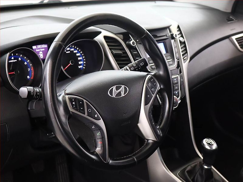 Hyundai i30 (2015) 1.6 MPI, Tempomat - fotka 13 z 13