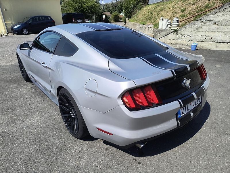 Ford Mustang (2016) 3.7 V6 225KW/AUTOMAT - fotka 7 z 46