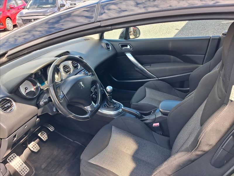 Peugeot 308 2,0 - fotka 9 z 12
