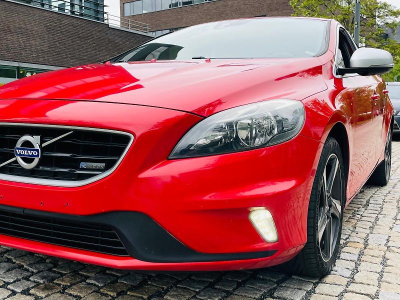 Volvo V40 2.0 D3 R-DESIGN MANUÁL TAŽNÉ - fotka 44 z 45