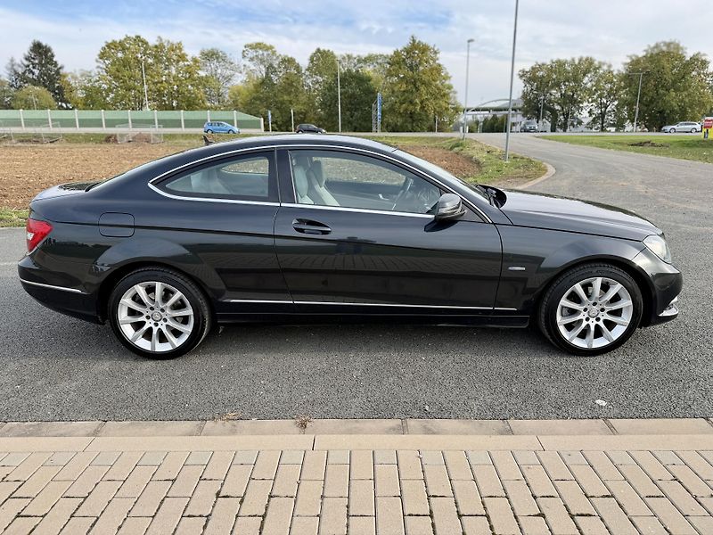 Mercedes-Benz Třídy C 180 CGI NAVI MANUAL SERVISKA - fotka 6 z 48