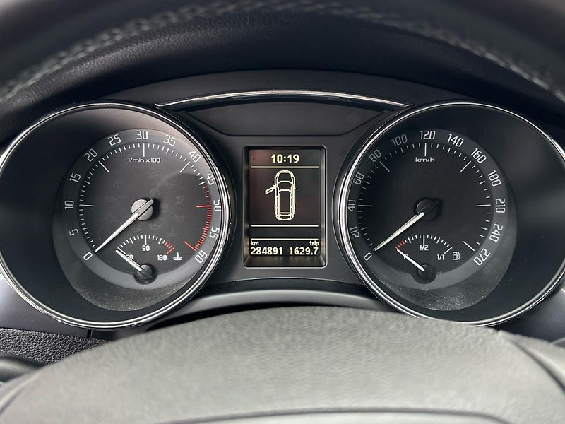 Škoda Superb DSG - fotka 11 z 25